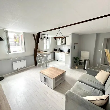 Calme, Plein-centre De Apartment Douai