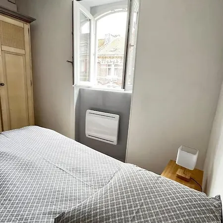 Appartement Calme, Plein-centre De *